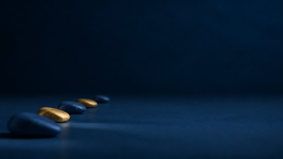 sustagen-rochas-azul-dourado-dof-var4-perspectiva-esquerda-4k