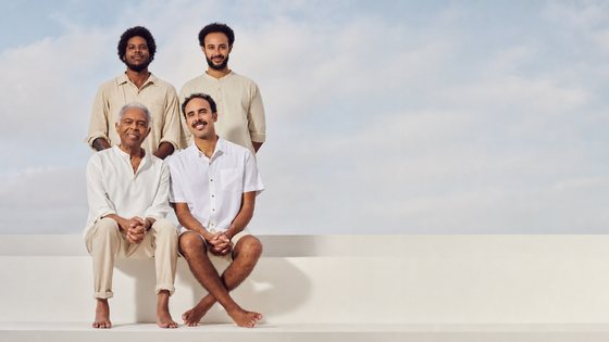 retrato-quatro-homens-16x9-espaco-texto-direita