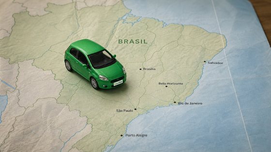 foto-carrinho-sobre-mapa-brasil-localiza-1920x1080